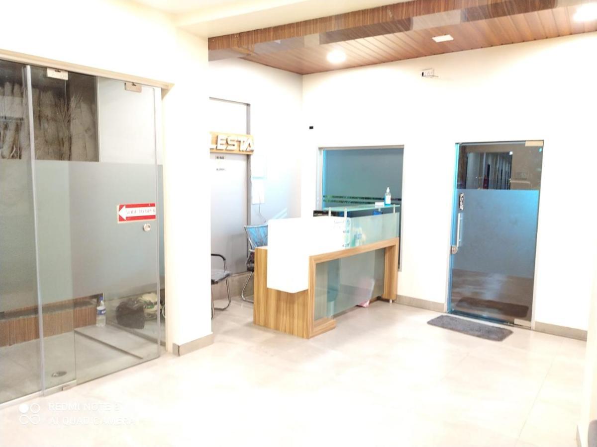 U Life Hotel Mumbai  Buitenkant foto