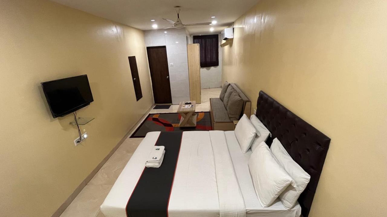 U Life Hotel Mumbai  Buitenkant foto