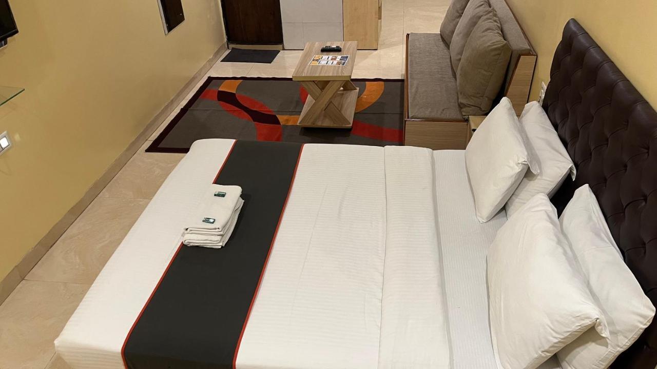 U Life Hotel Mumbai  Buitenkant foto