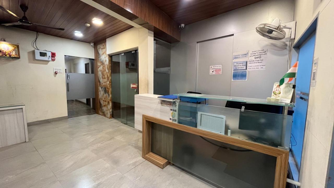 U Life Hotel Mumbai  Buitenkant foto